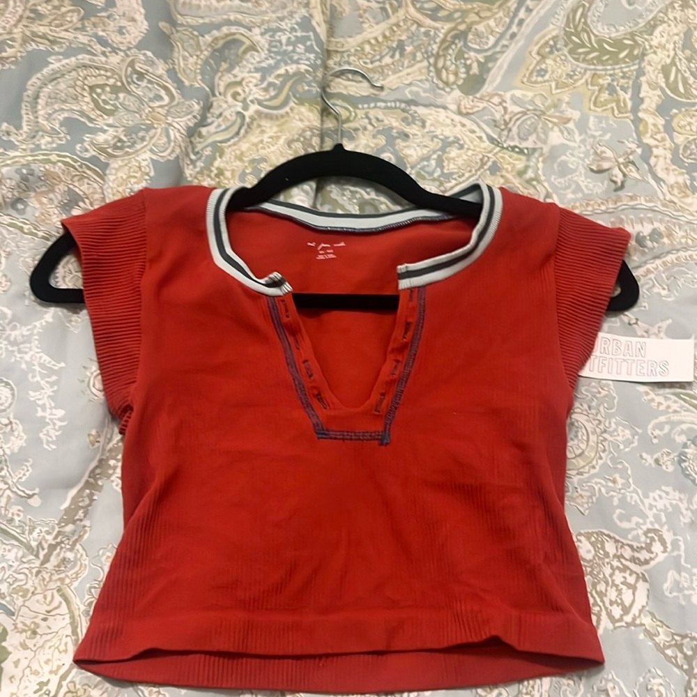 Women’s Medium/Large Urban Outfitters crop. Brand new never worn with tags